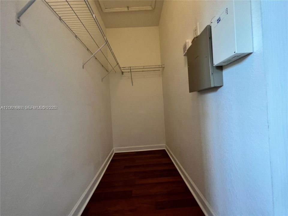 For Rent: $2,500 (3 beds, 3 baths, 1459 Square Feet)