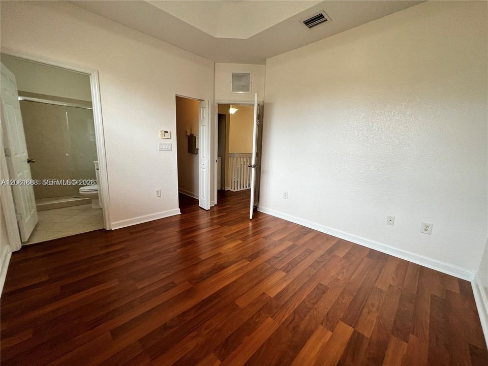 For Rent: $2,500 (3 beds, 3 baths, 1459 Square Feet)