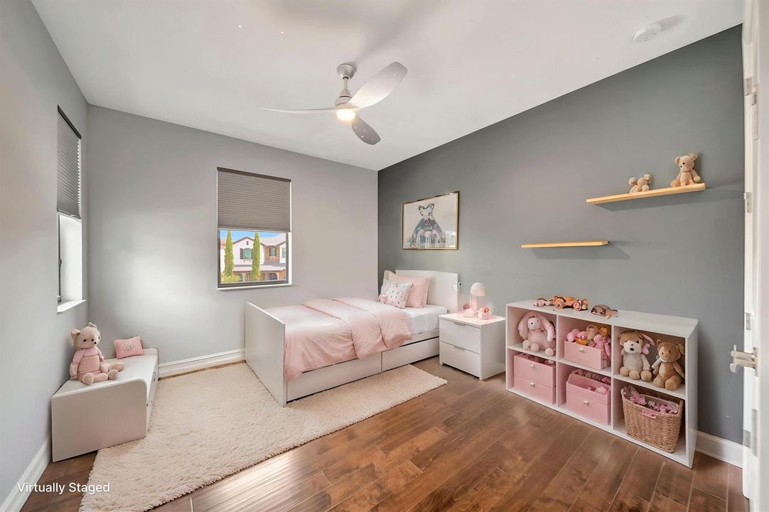 69-web-or-mls-DSC04007 - Kids Room - Sta