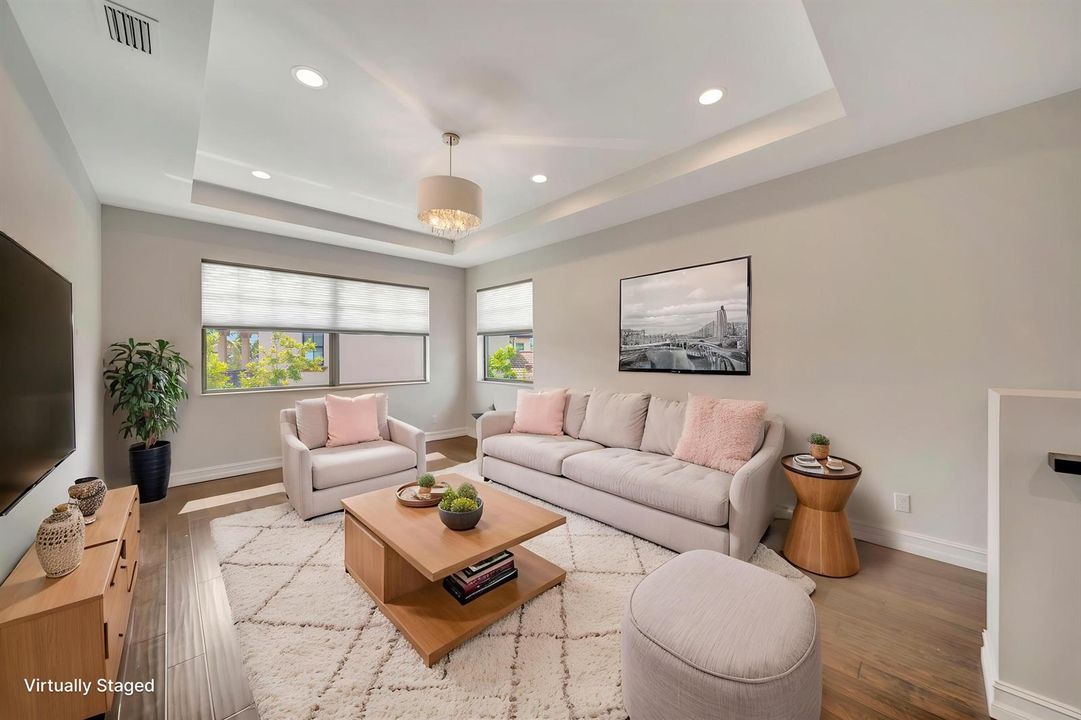 56-web-or-mls-DSC03945 - Living Room - S