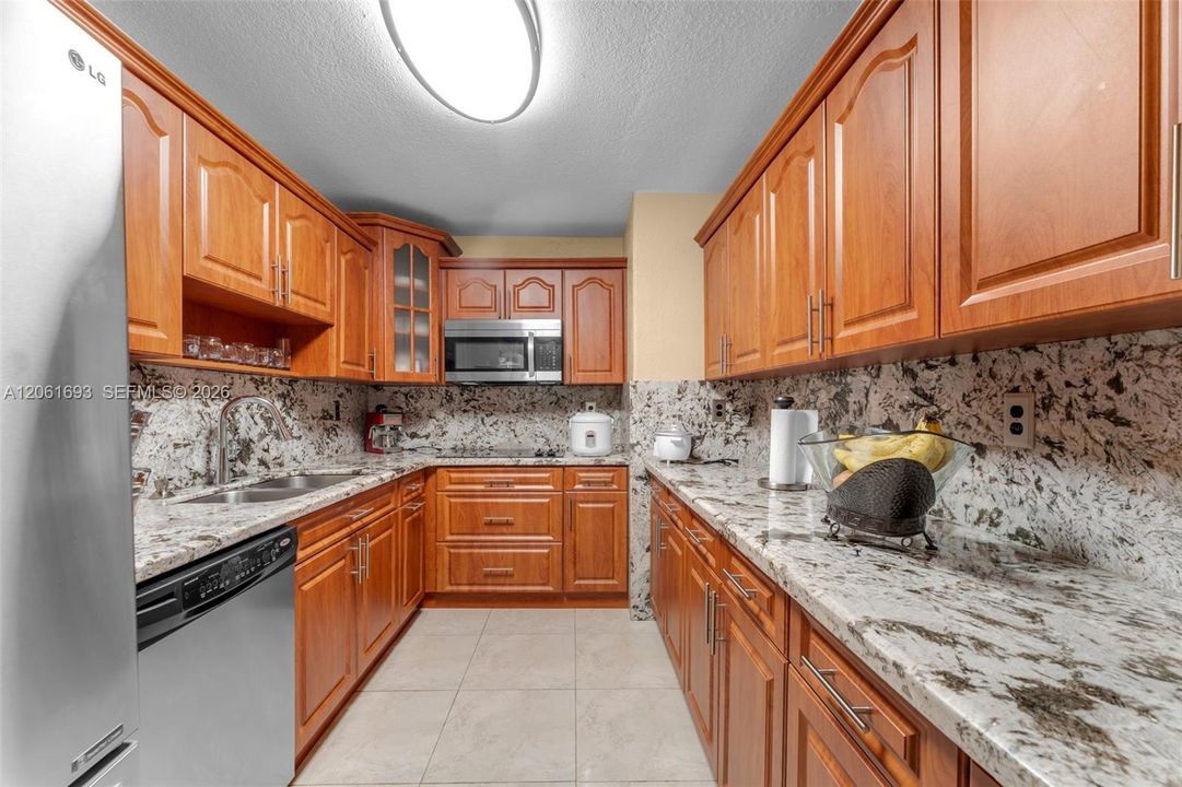 En Venta: $599,000 (3 camas, 3 baños, 1615 Pies cuadrados)