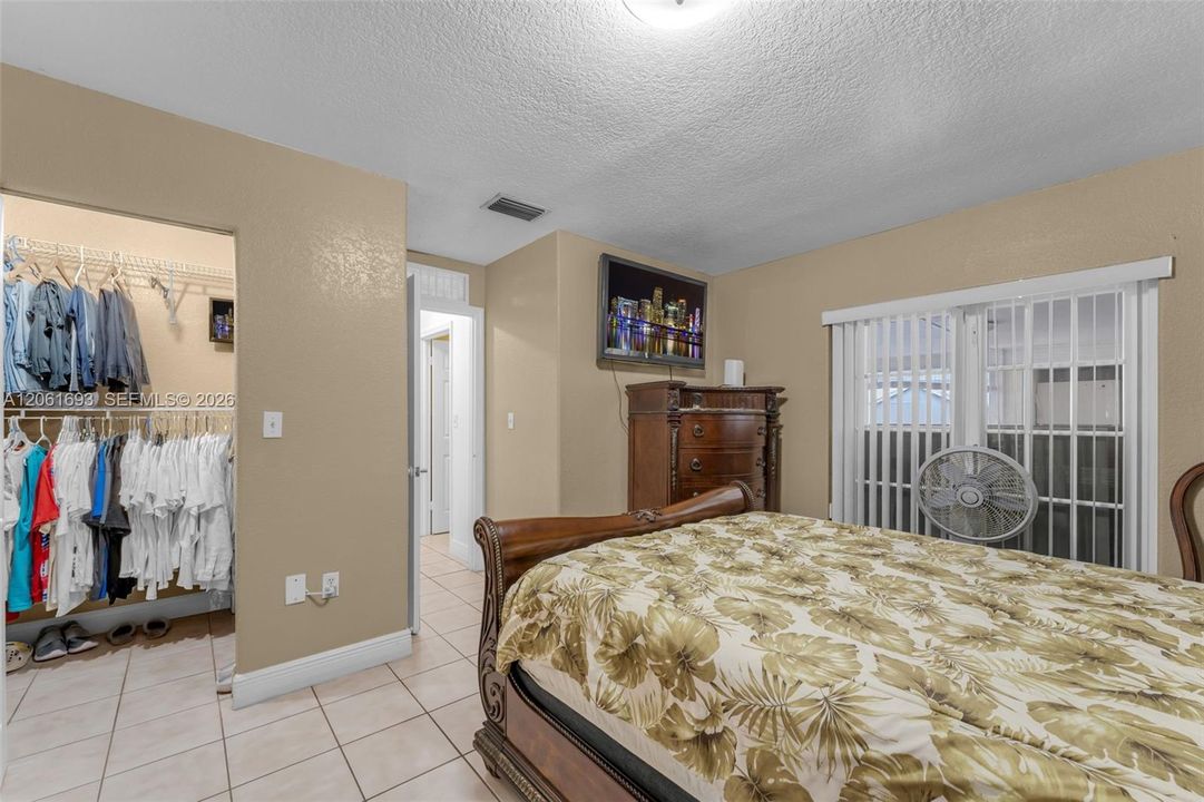 En Venta: $599,000 (3 camas, 3 baños, 1615 Pies cuadrados)