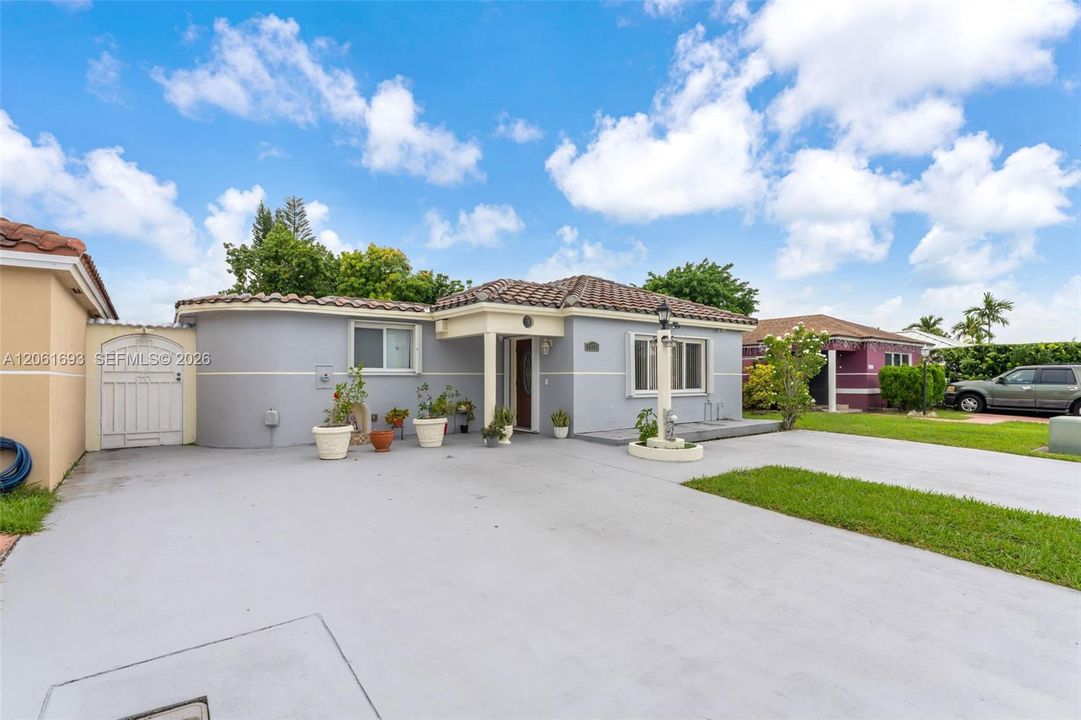 En Venta: $599,000 (3 camas, 3 baños, 1615 Pies cuadrados)
