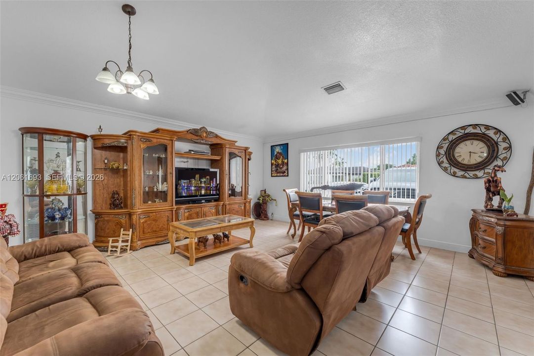 En Venta: $599,000 (3 camas, 3 baños, 1615 Pies cuadrados)