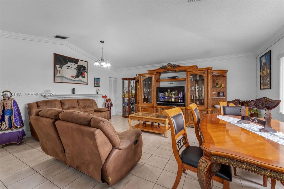 En Venta: $599,000 (3 camas, 3 baños, 1615 Pies cuadrados)