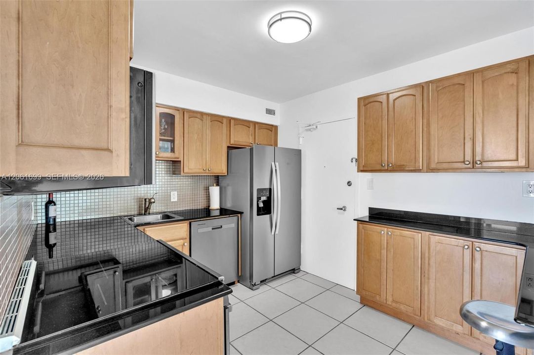 В аренду: $4,800 (2 спален, 2 ванн, 1030 Квадратных фут)
