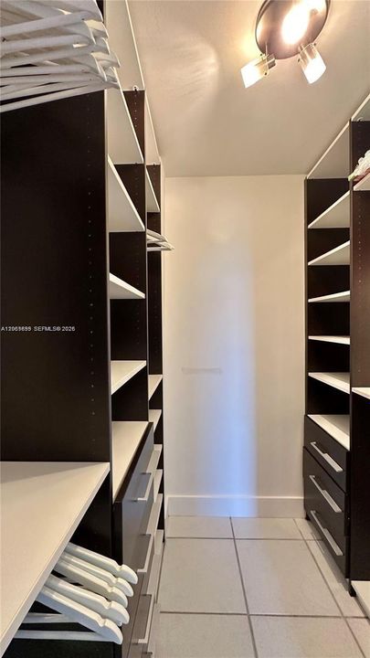 В аренду: $4,800 (2 спален, 2 ванн, 1030 Квадратных фут)