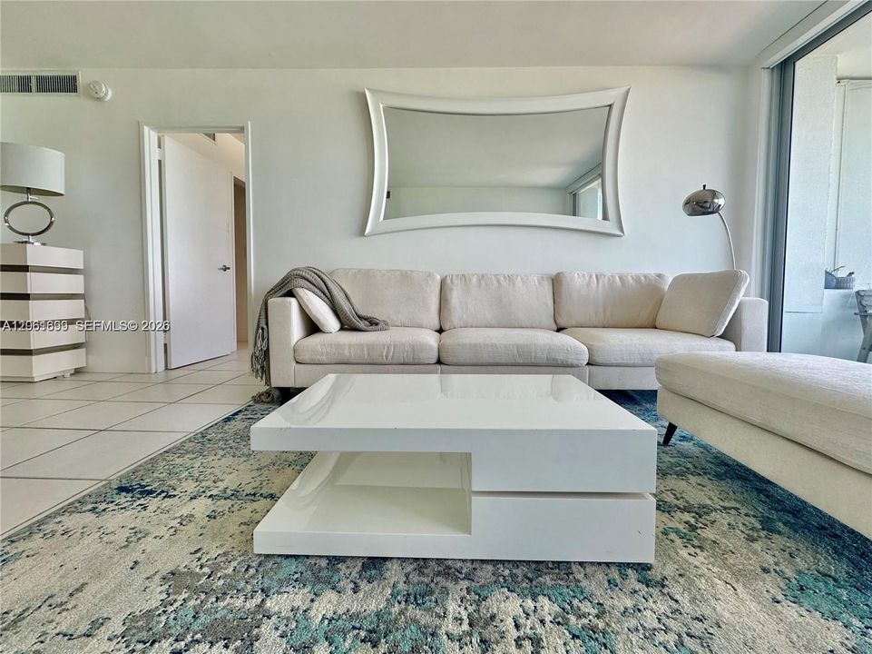 В аренду: $4,800 (2 спален, 2 ванн, 1030 Квадратных фут)