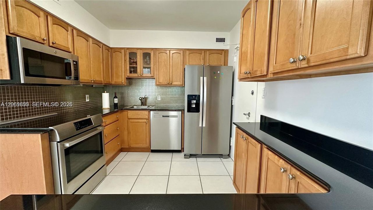 В аренду: $4,800 (2 спален, 2 ванн, 1030 Квадратных фут)