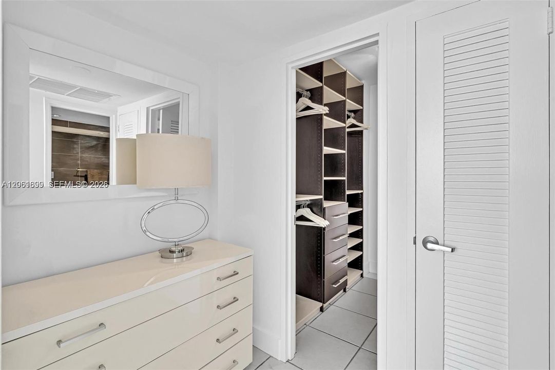 В аренду: $4,800 (2 спален, 2 ванн, 1030 Квадратных фут)