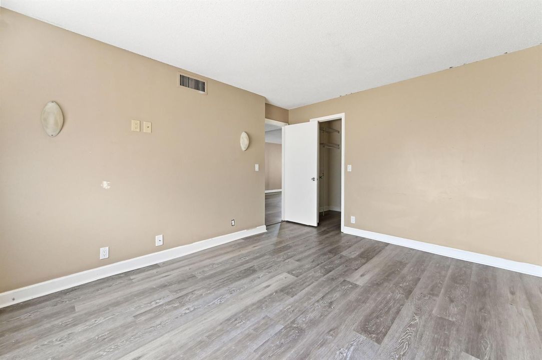 23 Bedroom 02
