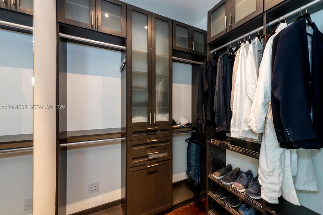 В аренду: $25,000 (4 спален, 4 ванн, 3725 Квадратных фут)