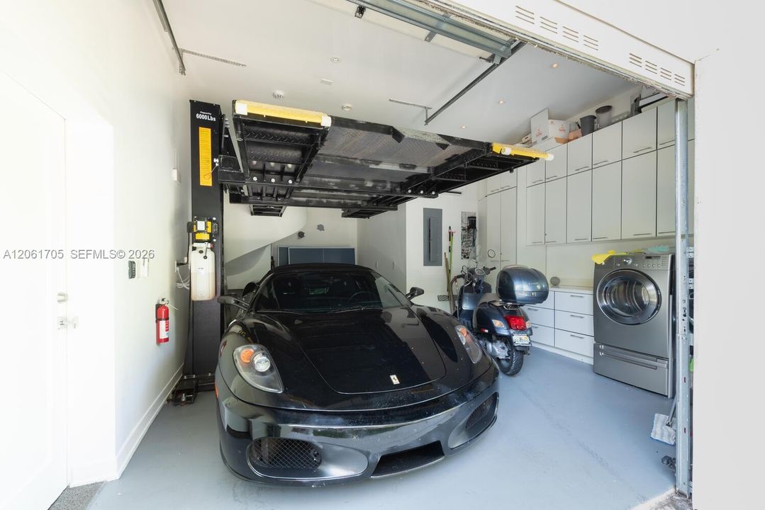 В аренду: $25,000 (4 спален, 4 ванн, 3725 Квадратных фут)