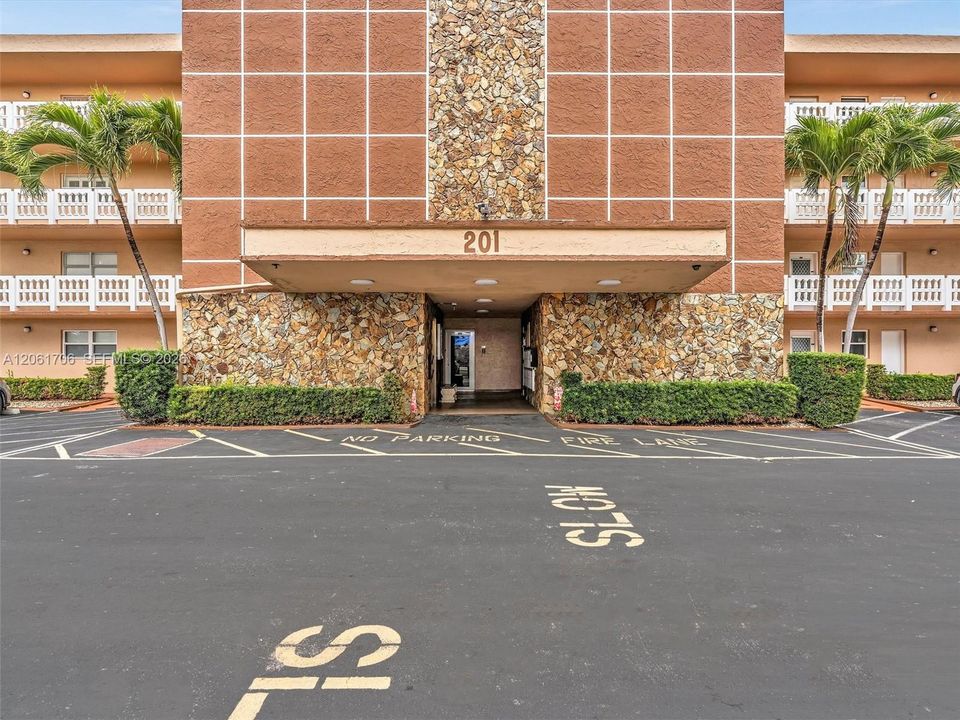 En Venta: $318,000 (2 camas, 2 baños, 1144 Pies cuadrados)