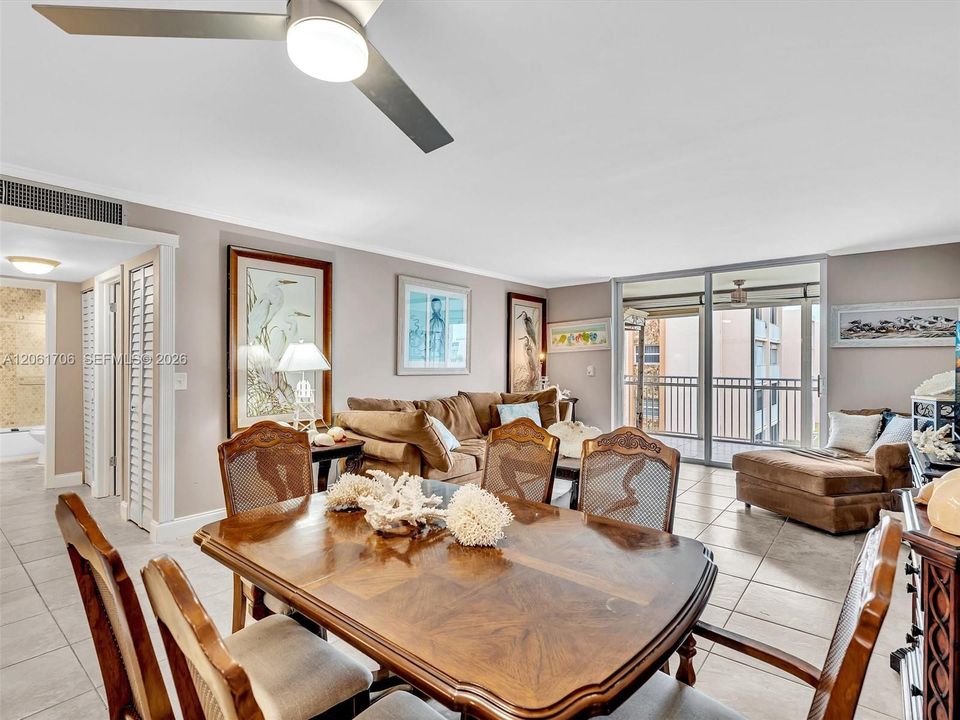 En Venta: $318,000 (2 camas, 2 baños, 1144 Pies cuadrados)