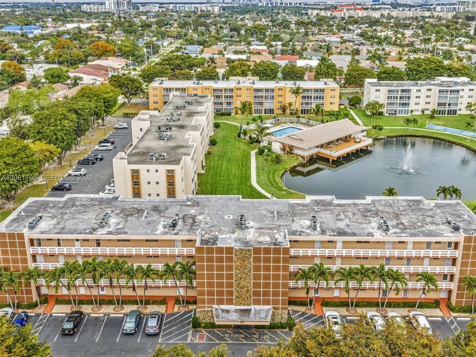 En Venta: $318,000 (2 camas, 2 baños, 1144 Pies cuadrados)