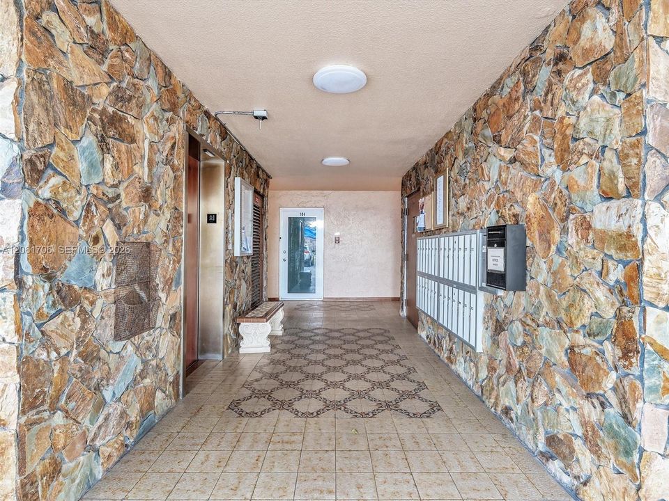 En Venta: $318,000 (2 camas, 2 baños, 1144 Pies cuadrados)