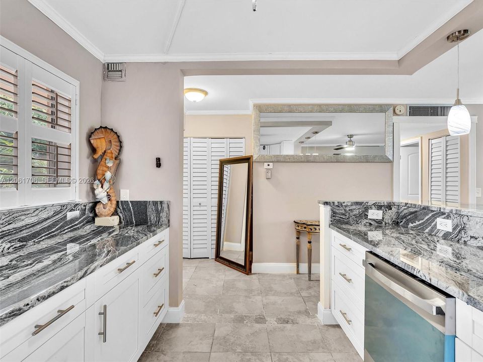 En Venta: $318,000 (2 camas, 2 baños, 1144 Pies cuadrados)