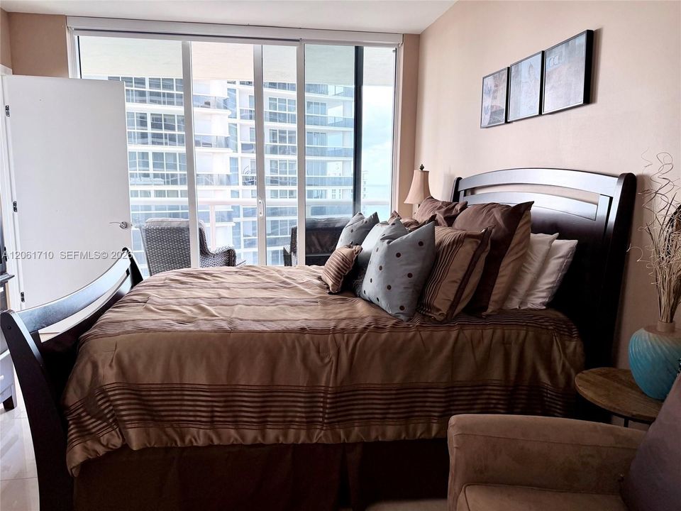 В аренду: $7,500 (2 спален, 2 ванн, 1458 Квадратных фут)