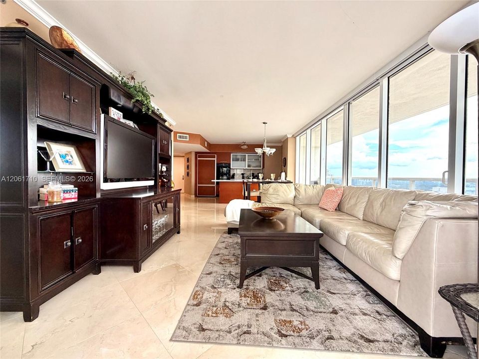 В аренду: $7,500 (2 спален, 2 ванн, 1458 Квадратных фут)