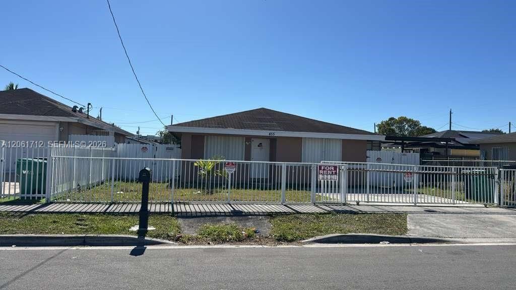 En Renta: $2,450 (3 camas, 2 baños, 1459 Pies cuadrados)