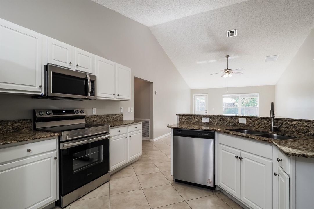 1010808.3668 SW Ballweg Street - Kitchen