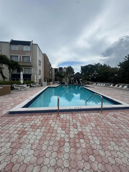 На продажу: $335,000 (2 спален, 2 ванн, 1200 Квадратных фут)