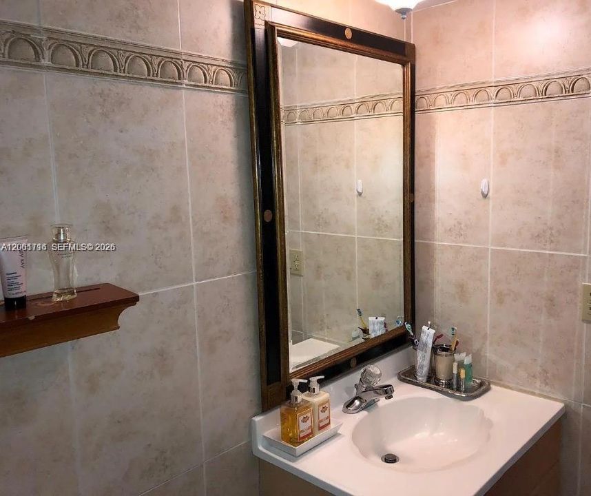 На продажу: $335,000 (2 спален, 2 ванн, 1200 Квадратных фут)