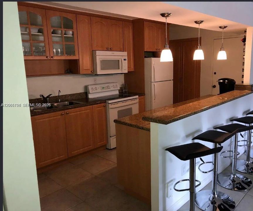 На продажу: $335,000 (2 спален, 2 ванн, 1200 Квадратных фут)