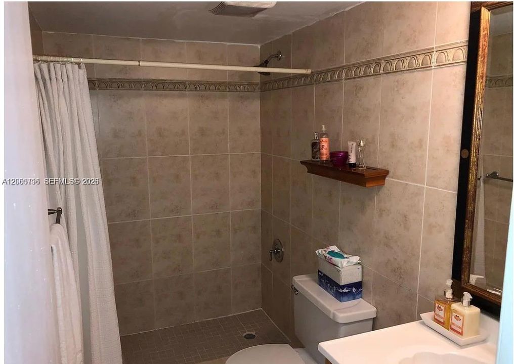 На продажу: $335,000 (2 спален, 2 ванн, 1200 Квадратных фут)