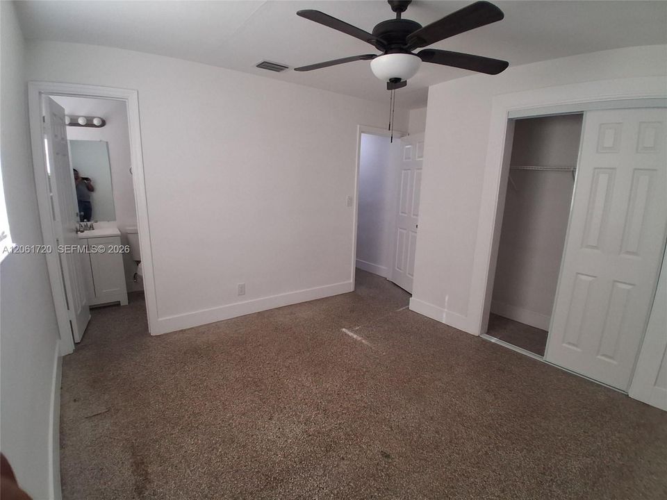 For Rent: $2,960 (4 beds, 2 baths, 1043 Square Feet)