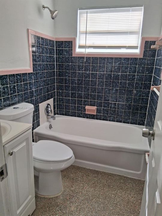 For Rent: $2,960 (4 beds, 2 baths, 1043 Square Feet)