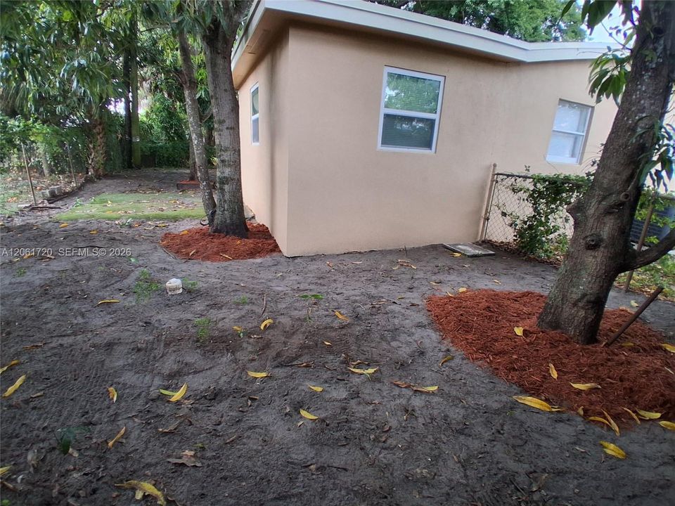 For Rent: $2,960 (4 beds, 2 baths, 1043 Square Feet)