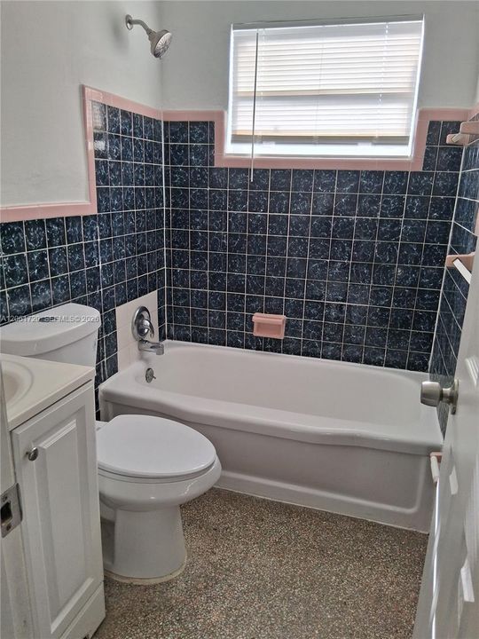 For Rent: $2,960 (4 beds, 2 baths, 1043 Square Feet)