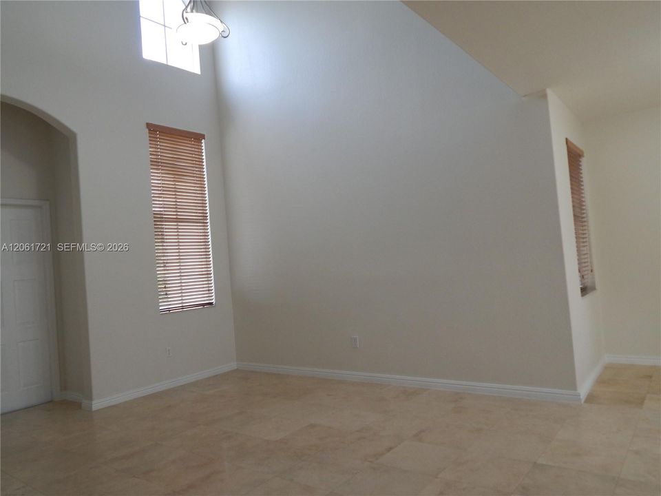 En Renta: $4,050 (4 camas, 2 baños, 2308 Pies cuadrados)