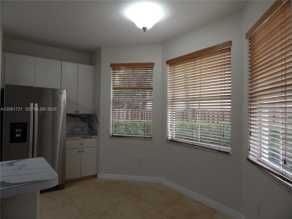 En Renta: $4,050 (4 camas, 2 baños, 2308 Pies cuadrados)