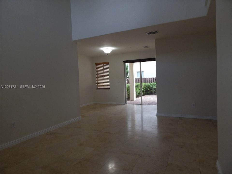 En Renta: $4,050 (4 camas, 2 baños, 2308 Pies cuadrados)