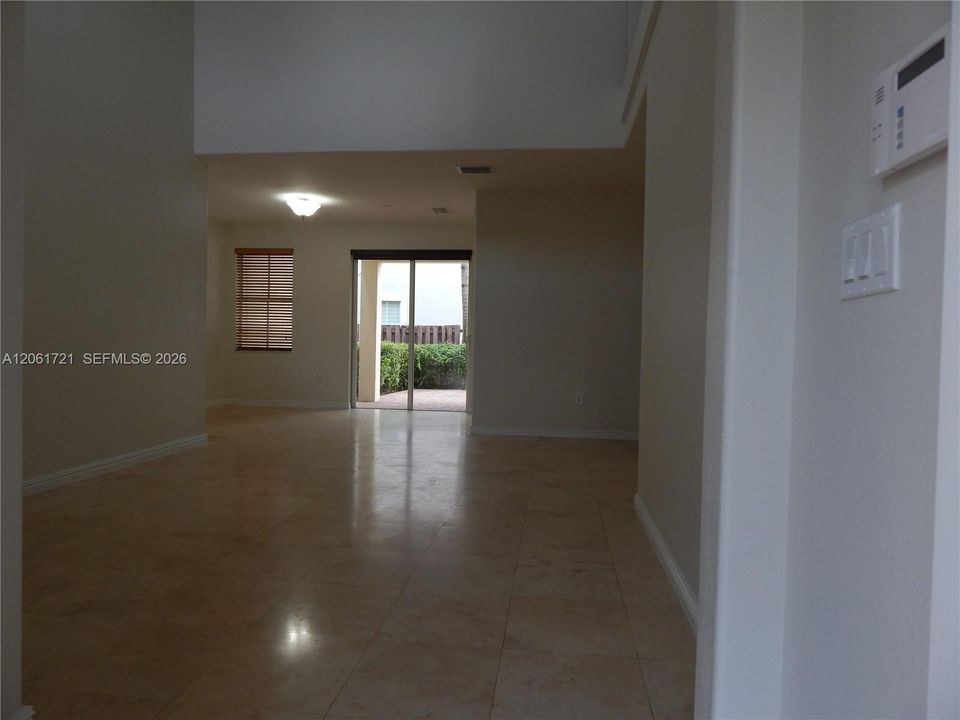 En Renta: $4,050 (4 camas, 2 baños, 2308 Pies cuadrados)