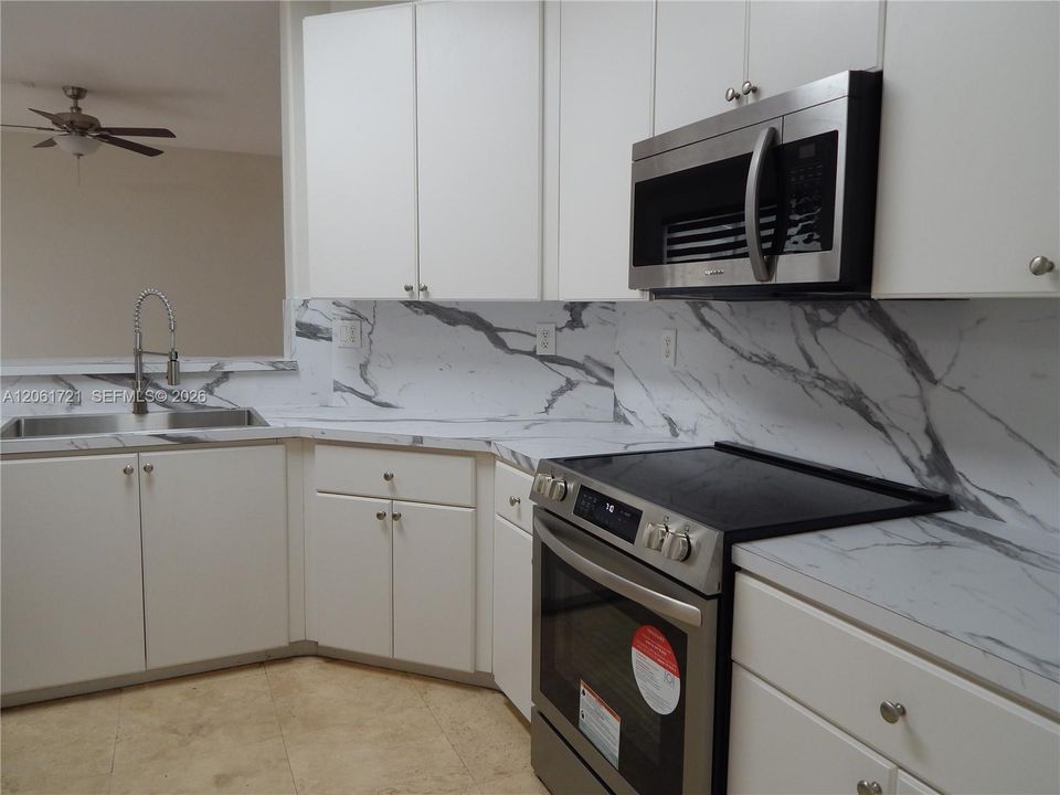 En Renta: $4,050 (4 camas, 2 baños, 2308 Pies cuadrados)