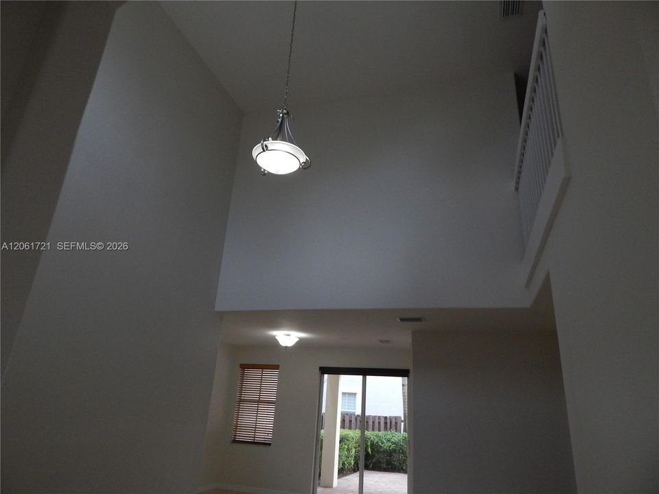 En Renta: $4,050 (4 camas, 2 baños, 2308 Pies cuadrados)