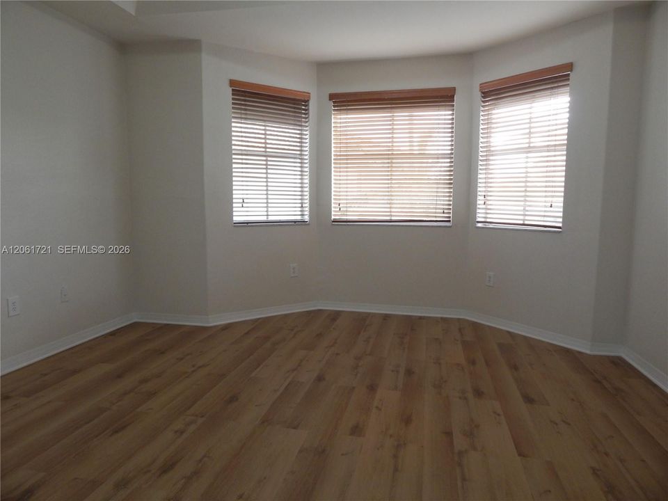 En Renta: $4,050 (4 camas, 2 baños, 2308 Pies cuadrados)