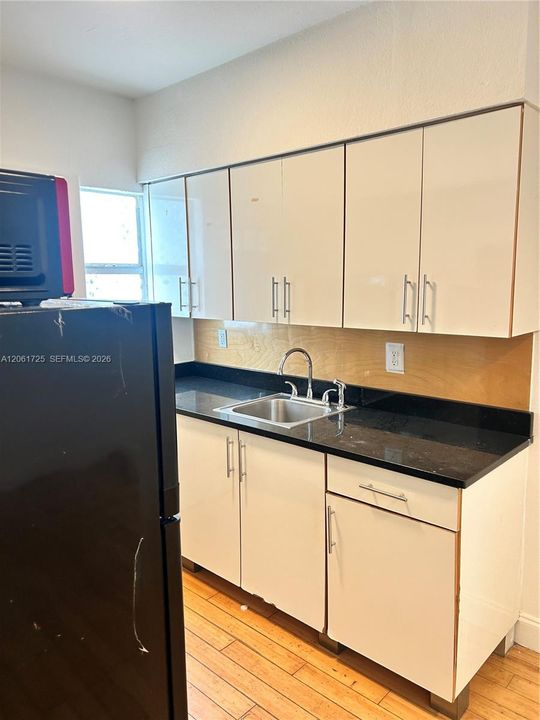 В аренду: $1,600 (0 спален, 1 ванн, 465 Квадратных фут)