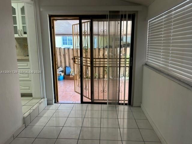 В аренду: $2,700 (2 спален, 1 ванн, 1108 Квадратных фут)