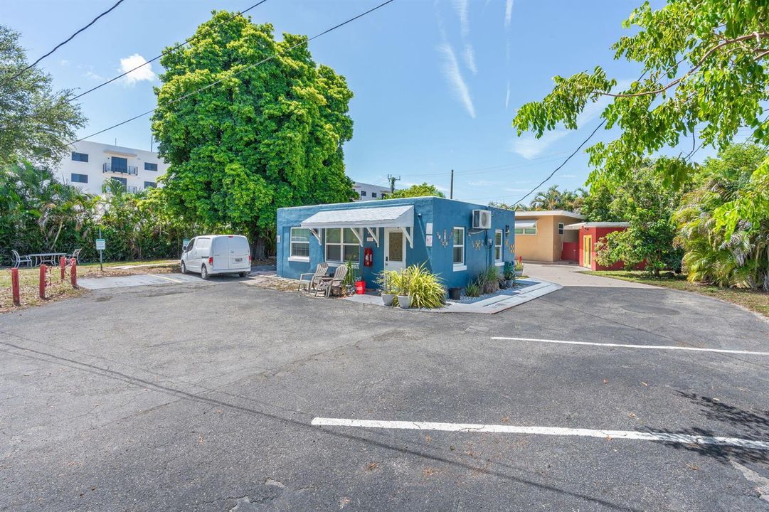 38-web-or-mls-2221 Fillmore St, Hollywoo