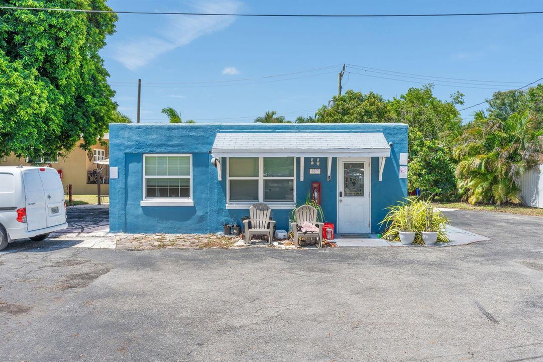 37-web-or-mls-2221 Fillmore St, Hollywoo