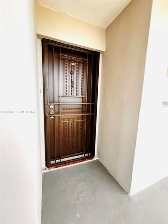 For Sale: $286,000 (2 beds, 2 baths, 958 Square Feet)