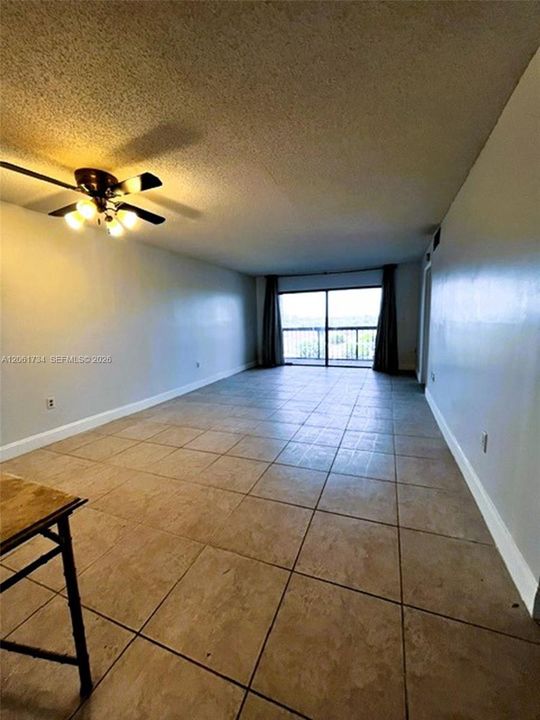 For Sale: $286,000 (2 beds, 2 baths, 958 Square Feet)