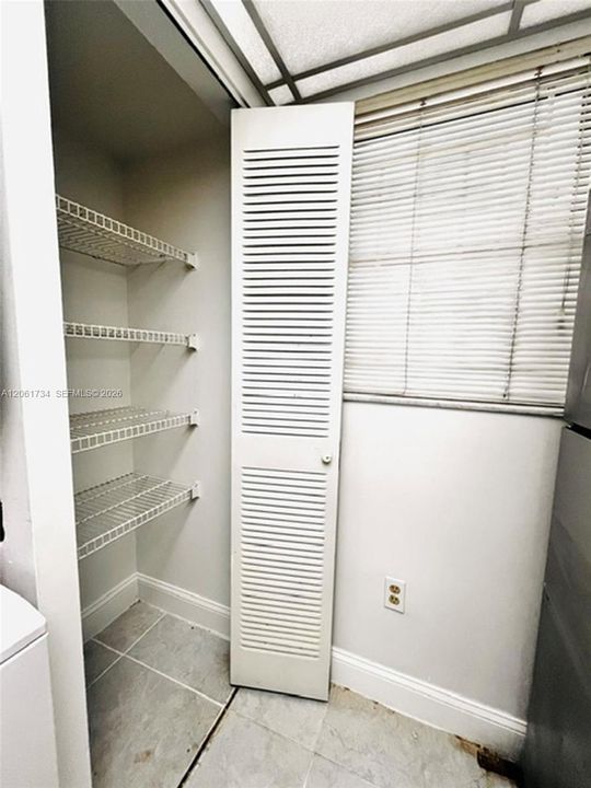 For Sale: $286,000 (2 beds, 2 baths, 958 Square Feet)