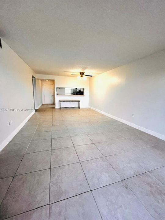 For Sale: $286,000 (2 beds, 2 baths, 958 Square Feet)