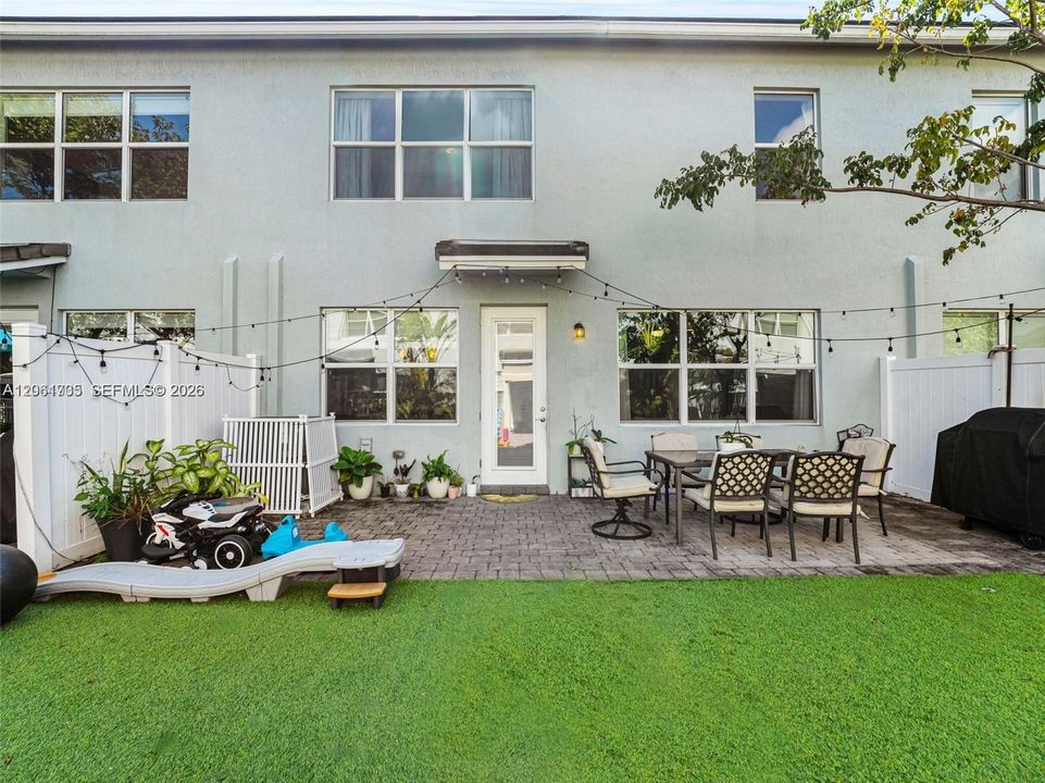 В аренду: $4,300 (3 спален, 2 ванн, 1768 Квадратных фут)